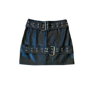 Double buckle faux leather skirt